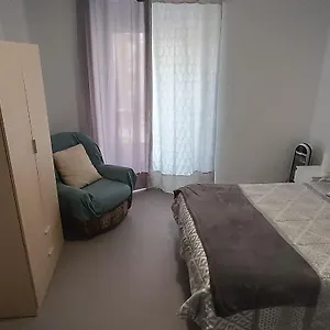 https://apartamentos-la-campana.es-andalucia.com